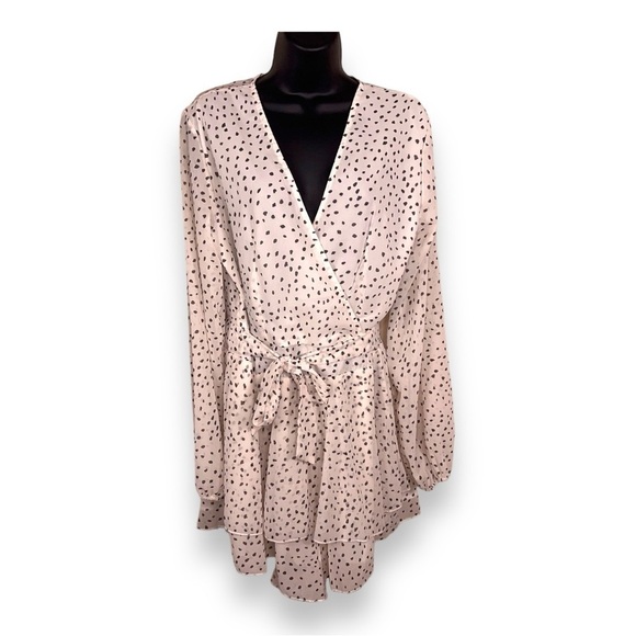 XL WHITE BLACK DOTS DALMATIAN PRINT ROMPER LIGHTWEIGHT  LONG SLEEVE - Picture 1 of 13